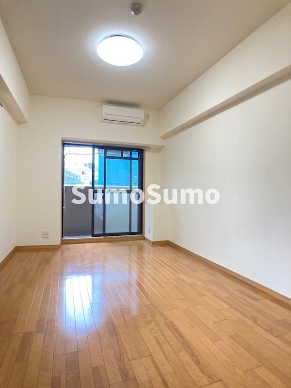 物件内観写真5　(ゆったりとした居間です)