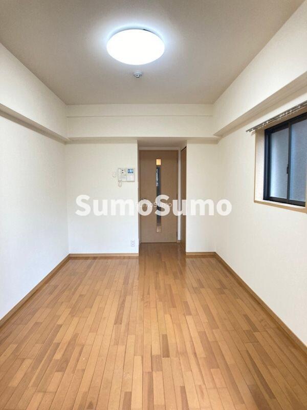 物件内観写真7　(開放的な寝室です)