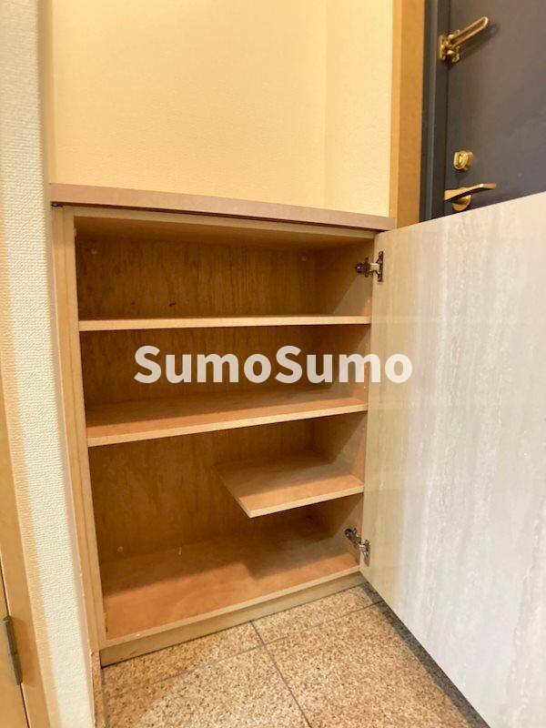 物件内観写真15　(小物を収納するのに便利です)