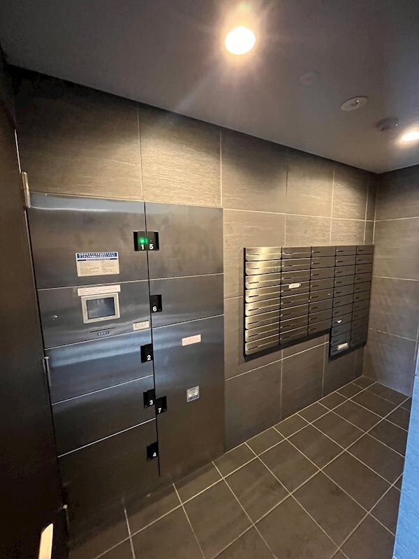 物件外観写真2　(便利な宅配ボックス完備♪)