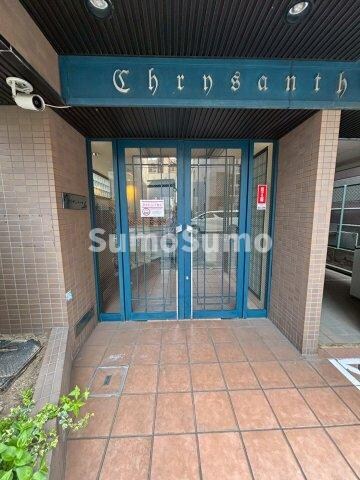 物件外観写真2　(清潔なエントランスです)