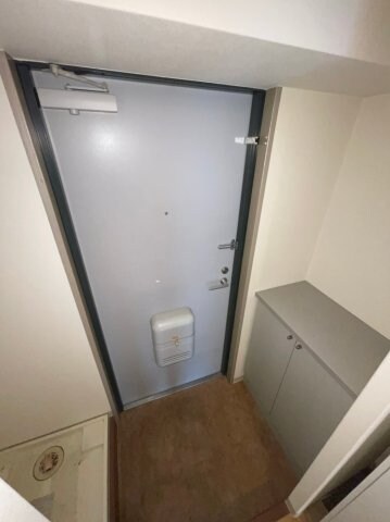 物件内観写真4　(ゆったりとした玄関です)