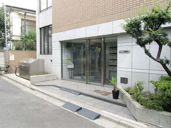 エントランス( )