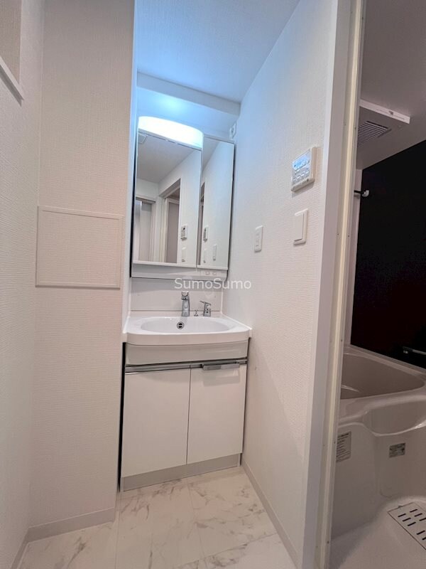 物件内観写真11　(使いやすい洗面所です)