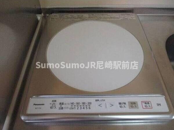 キッチン(コンパクトなキッチンで掃除もラクラク)