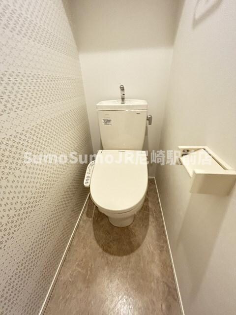 物件内観写真12　(落ち着いた色調のトイレです)