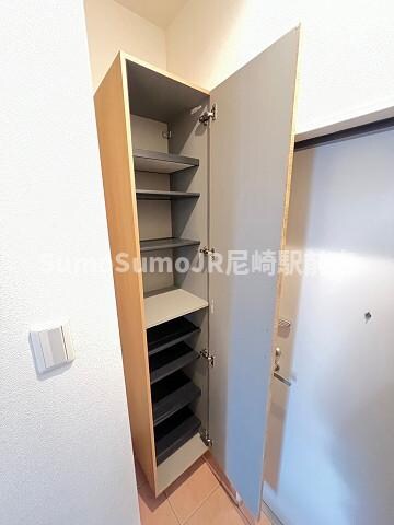 物件内観写真8　(専用の収納スペースです)