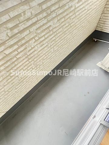 物件内観写真9　(暖かな日差しのふりそそぐバルコニー)