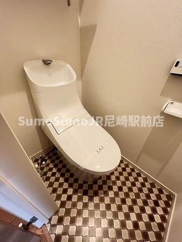 物件内観写真12　(落ち着いた色調のトイレです)