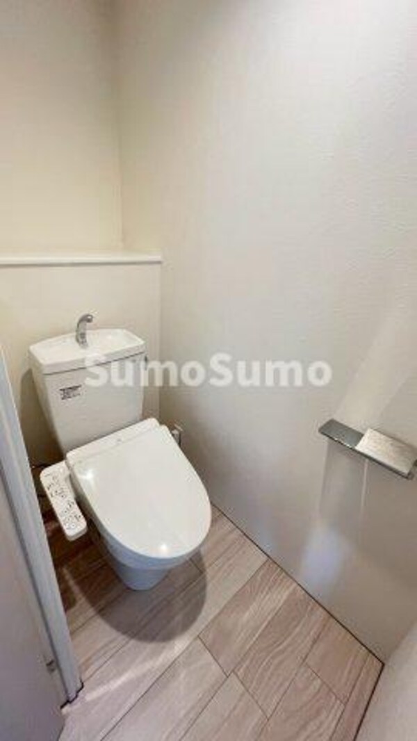 トイレ(落ち着いた色調のトイレです)