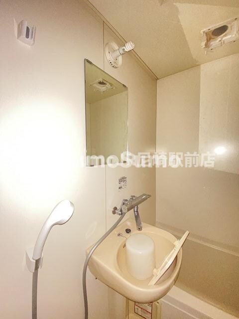 物件内観写真11　(広い洗面スペース)