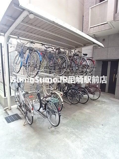 物件外観写真4　(落ち着いた雰囲気の外観です)