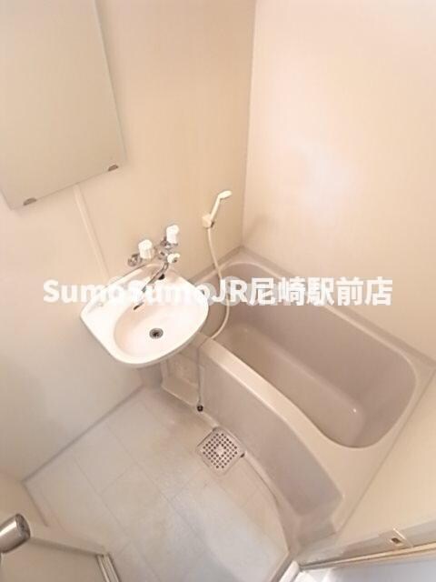 物件内観写真11　(日々の疲れを癒すお風呂付です)