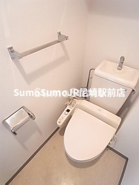 物件内観写真13　(落ち着いた色調のトイレです)