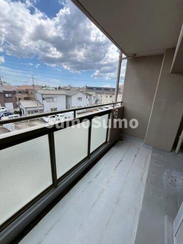 物件内観写真6　(暖かな日差しのふりそそぐバルコニー)