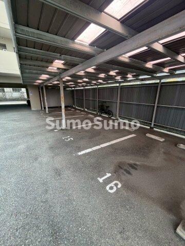 物件外観写真3　(駐車場に車を止められます)