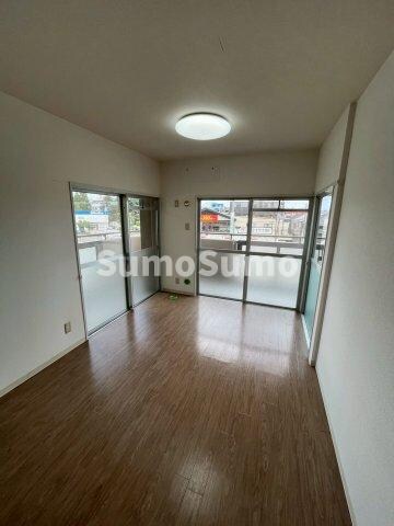 物件内観写真13　(ゆったり過ごせるリビングです)