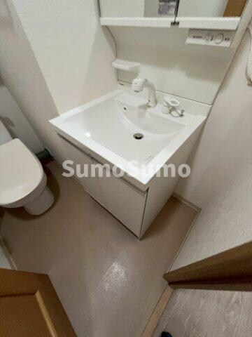 物件内観写真16　(コンパクトで使いやすい洗面所)