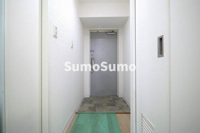 物件内観写真6　(明るい玄関です)