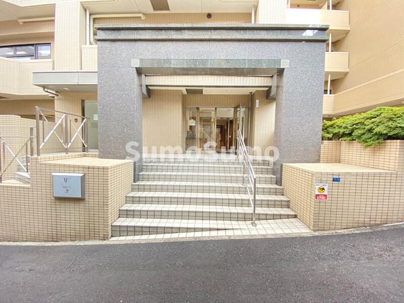 物件外観写真2　(清潔なエントランスです)