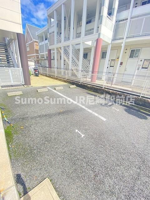 物件外観写真2　(駐車場です)