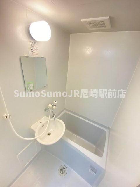 物件内観写真8　(日々の疲れを癒すお風呂付です)