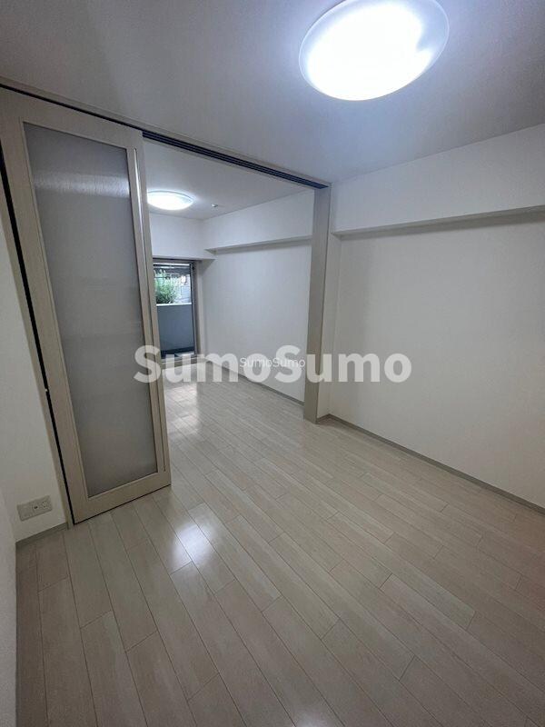 物件内観写真5　(ゆったりとした居間です)