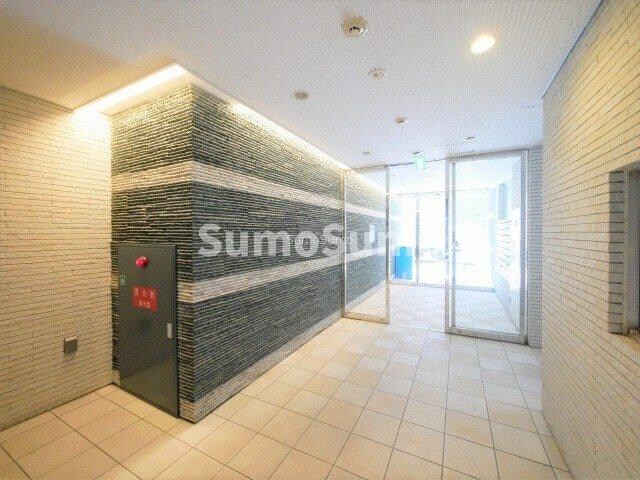 物件外観写真3　(清潔なロビーです)