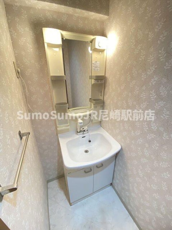 独立洗面台(独立洗面台あり、毎朝おしゃれに忙しい女性の方におすすめです)