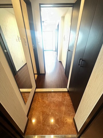 物件内観写真2　(玄関です)