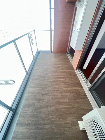 物件内観写真7　(暖かな日差しのふりそそぐバルコニー)