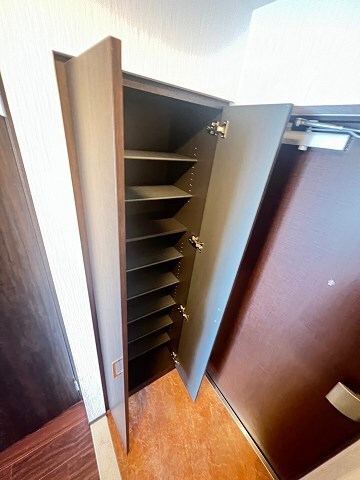 物件内観写真12　(ちょっとした収納スペースも充実しています)