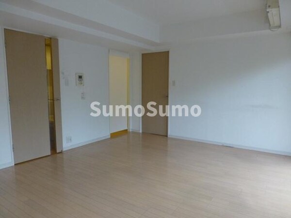 寝室(落ち着いて過ごせるお部屋なので、寝室にいかがでしょうか)