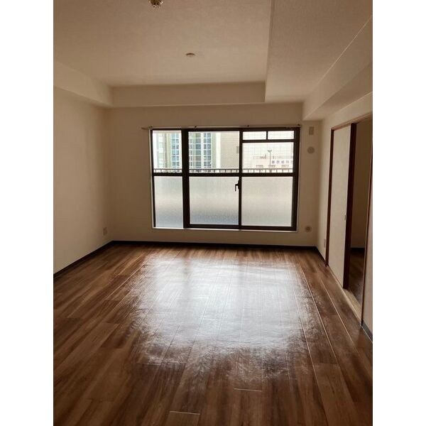 物件内観写真7　(ゆったりとしたリビングです)