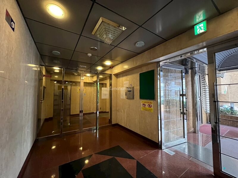 物件外観写真3　(エントランスです)