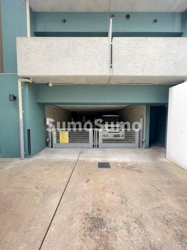 物件外観写真4　(駐車スペースもあります)