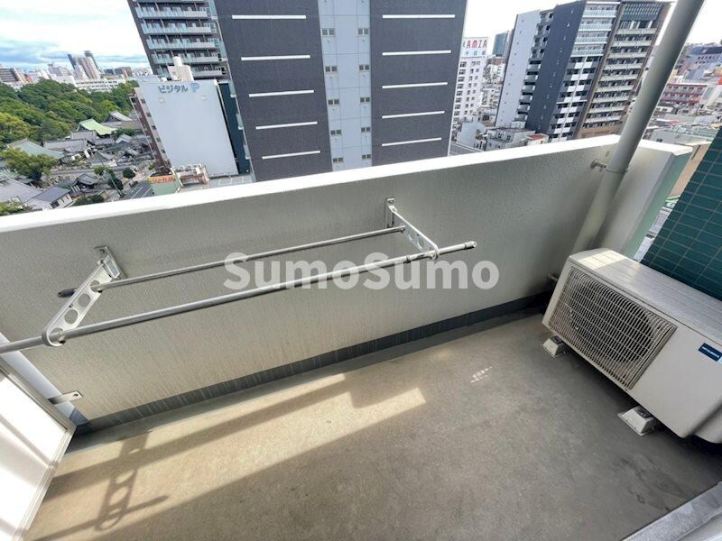 物件内観写真10　(外からの目が気にならないバルコニーで洗濯物が干せます)