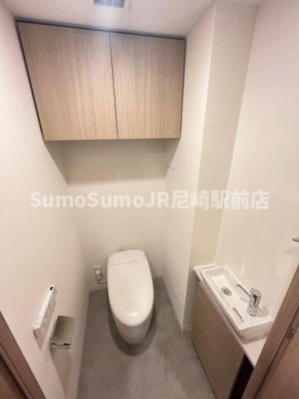 トイレ(落ち着いた色調のトイレです)