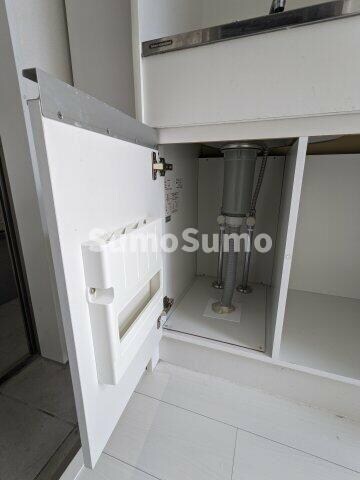 物件内観写真9　(小物を収納するのに便利です)