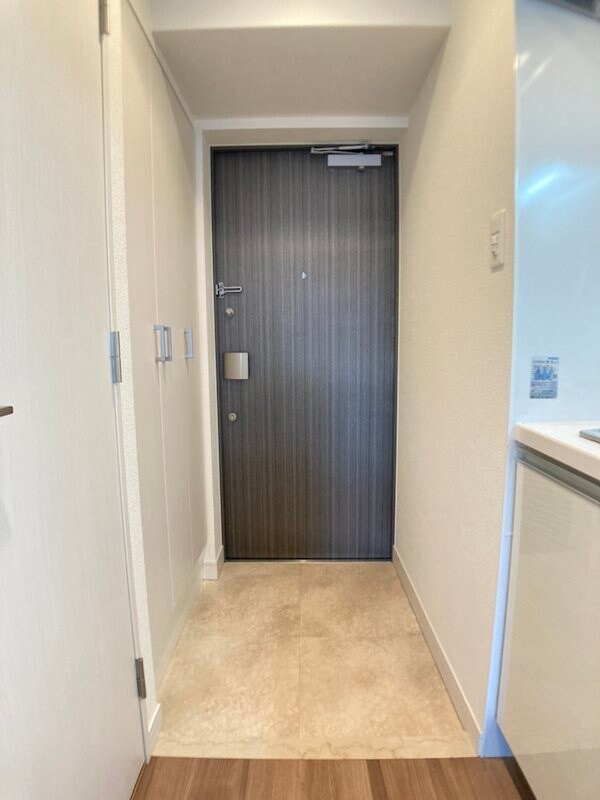 物件内観写真5　(落ち着いた玄関です)