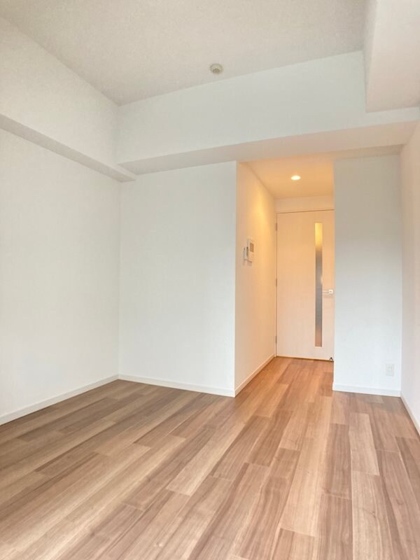 物件内観写真6　(こちらのリビングで趣味の時間をお楽しみください)