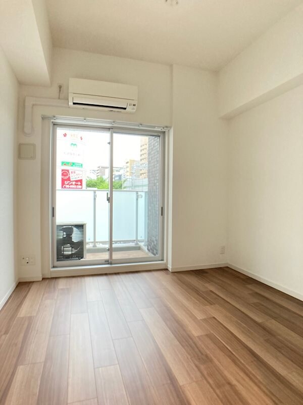 物件内観写真8　(使い勝手のいい寝室です)