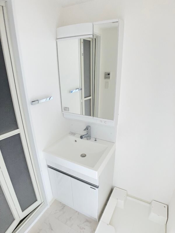 物件内観写真11　(スペースが確保できる洗面所です)