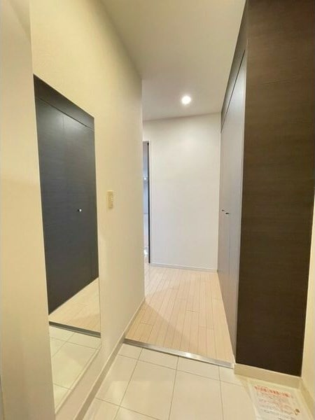 物件内観写真5　(きれいな玄関です)