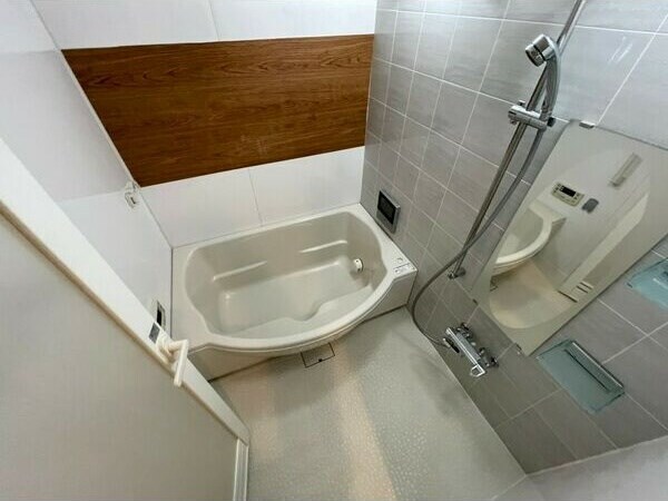 物件内観写真9　(日々の暮らしに欠かせないお風呂です)