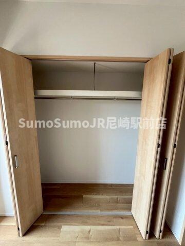 物件内観写真5　(大きなスペースがあり、収納には困りません)