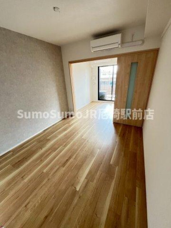 寝室(落ち着いて過ごせるお部屋なので、寝室にいかがでしょうか)