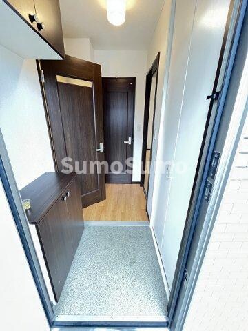 物件内観写真4　(明るい玄関です)