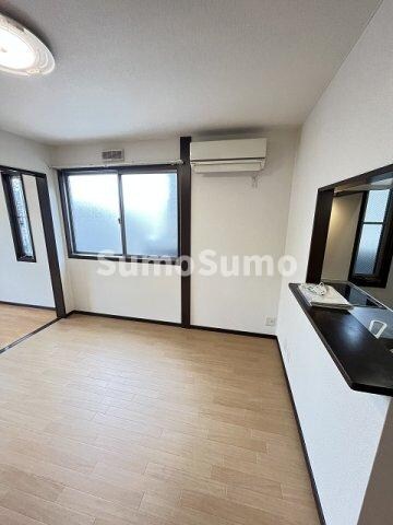 物件内観写真5　(使いやすい居間です)