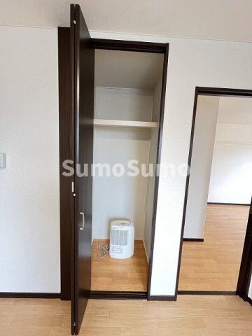 物件内観写真14　(たっぷりとした収納スペースです)